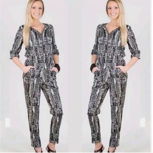 NWT MEDIUM PEAVEY JUMPSUIT W118 BY WALTER BAKER